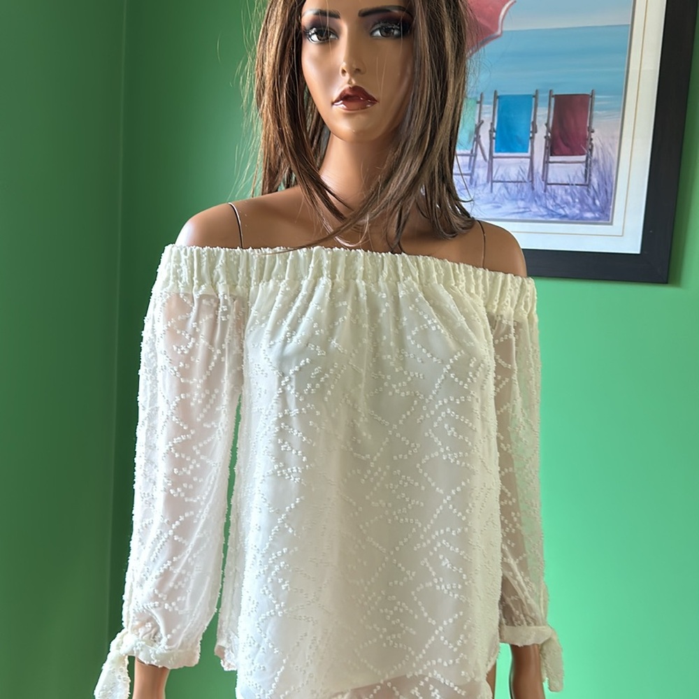 💛💛NWOT Express Versatile 3/4 Sleeved Top💛💛